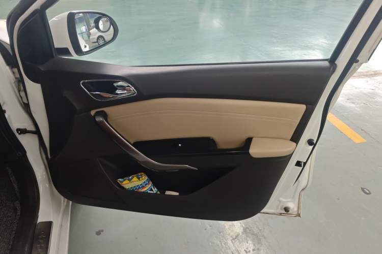 Used Baojun 310W 2017 1.5L Manual Fashion Model China V Right Front Door Interior