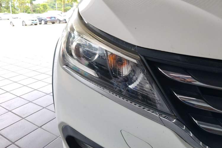 Used Baojun 310W 2017 1.5L Manual Fashion Model China V Right Front Headlight