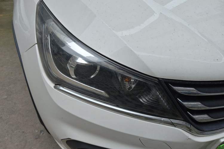 Used Baojun 310W 2017 1.5L Manual Fashion Model China V Right Front Headlight