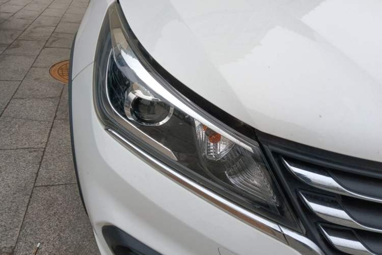 Used Baojun 310W 2017 1.5L Manual Comfort Version China VI Emission Standard Right Front Headlight