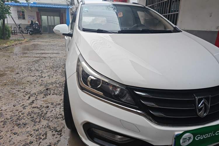 Used Baojun 310W 2017 1.5L Manual Fashion Model China V Right Front Headlight