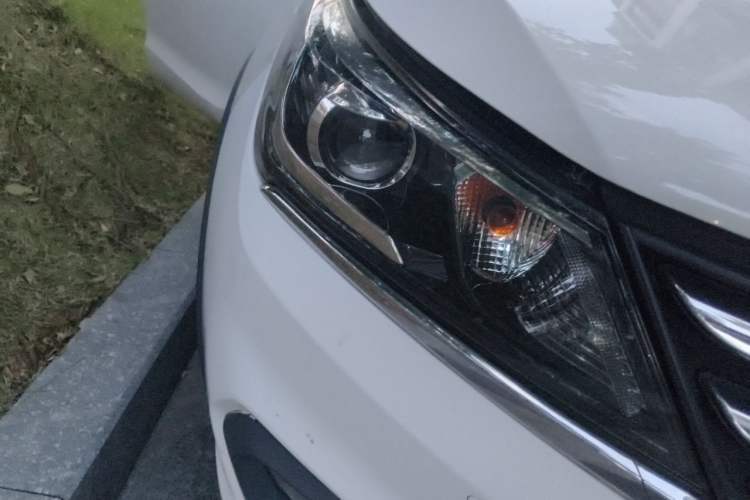 Used Baojun 310W 2017 1.5L Manual Comfort Version China V Right Front Headlight