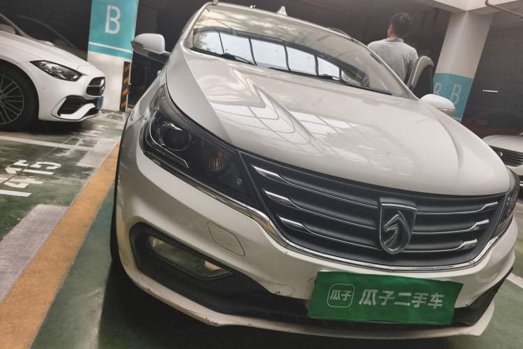 Used Baojun 310W 2017 1.5L Manual Fashion Model China V Right Front Headlight