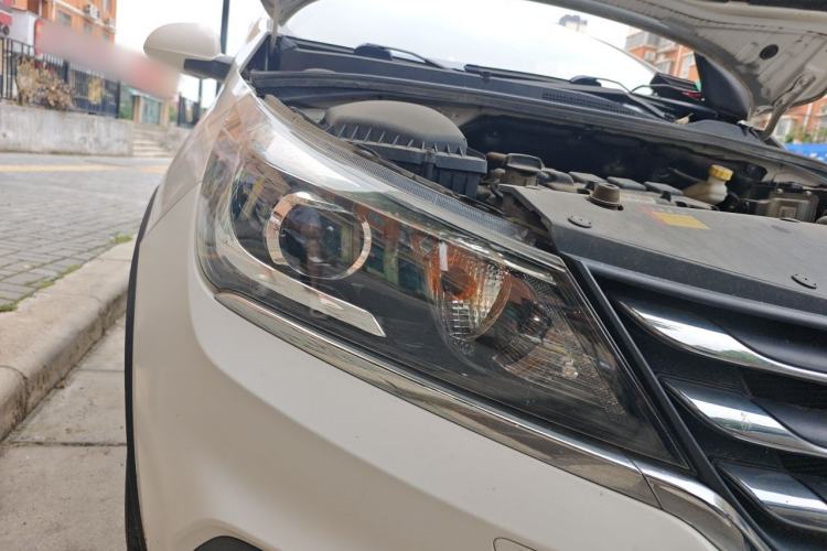 Used Baojun 310W 2017 1.5L Manual Comfort Version China V Right Front Headlight