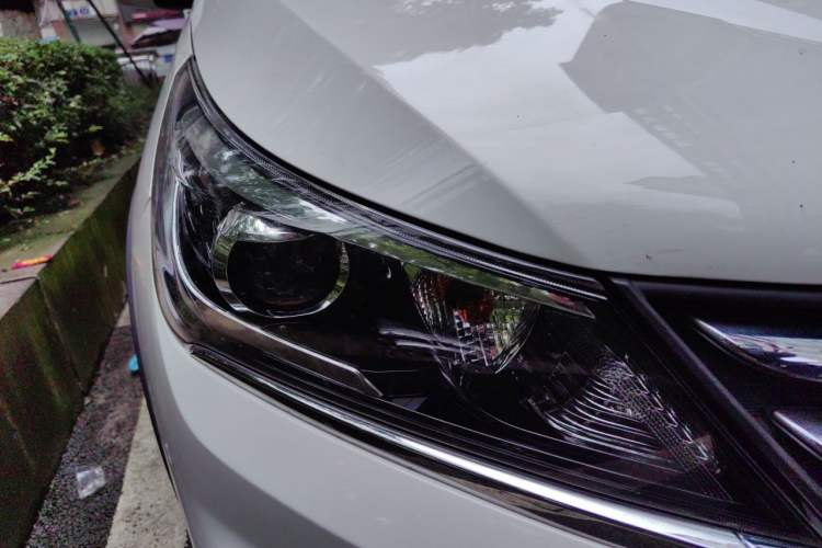 Used Baojun 310W 2017 1.5L Manual Fashion Model China V Right Front Headlight