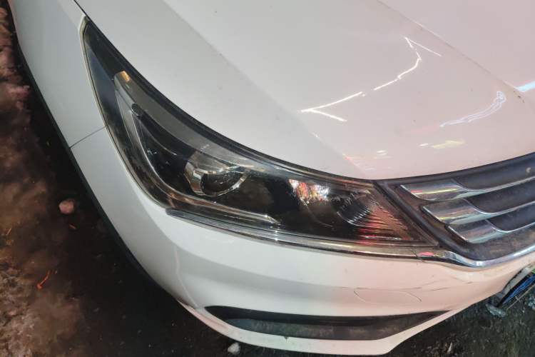 Used Baojun 310W 2017 1.5L Manual Fashion Model China V Right Front Headlight