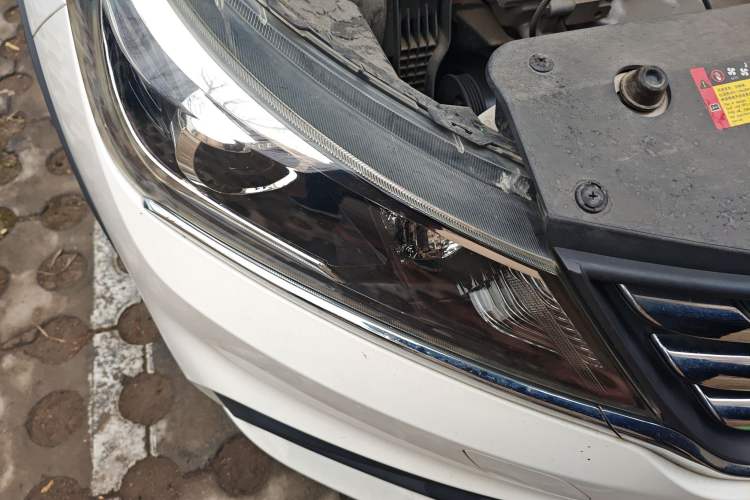 Used Baojun 310W 2017 1.5L Manual Comfort Version China VI Emission Standard Right Front Headlight