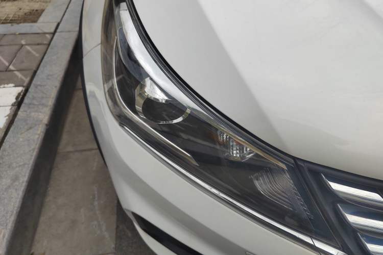 Used Baojun 310W 2017 1.5L Manual Fashion Model China V Right Front Headlight