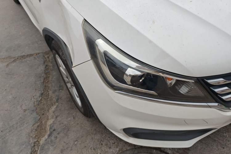 Used Baojun 310W 2017 1.5L Manual Fashion Model China V Right Front Headlight