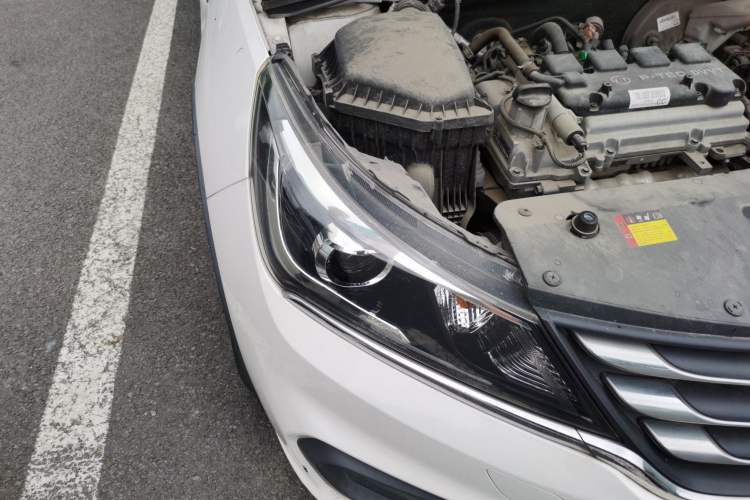 Used Baojun 310W 2017 1.5L Manual Fashion Model China V Right Front Headlight