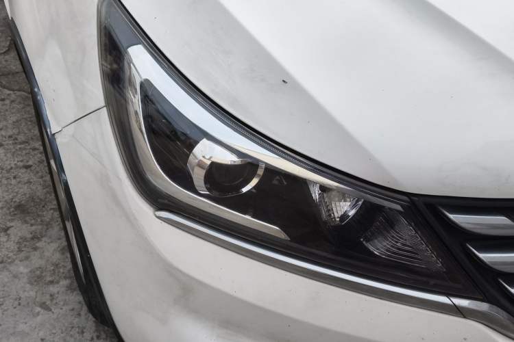 Used Baojun 310W 2017 1.5L Manual Fashion Model China V Right Front Headlight