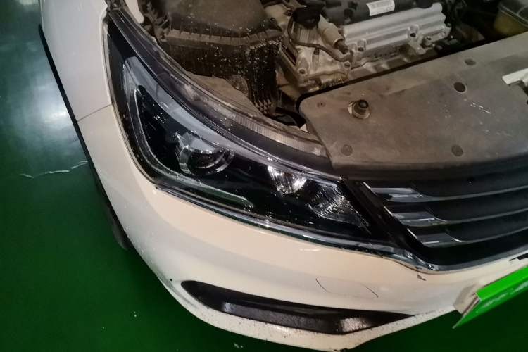Used Baojun 310W 2017 1.5L Manual Fashion Model China V Right Front Headlight