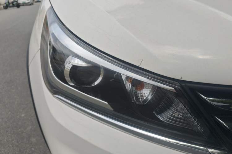 Used Baojun 310W 2017 1.5L Manual Fashion Model China V Right Front Headlight
