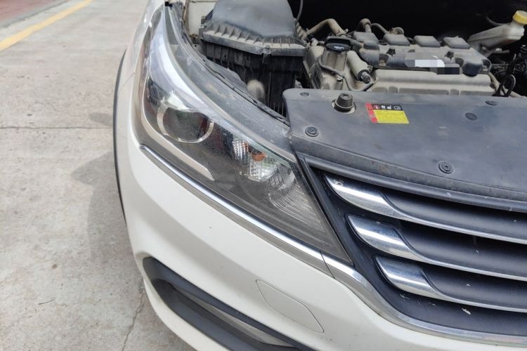 Used Baojun 310W 2017 1.5L Manual Luxury Edition China V Right Front Headlight