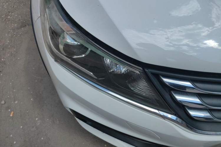Used Baojun 310W 2017 1.5L Manual Comfort Version China V Right Front Headlight