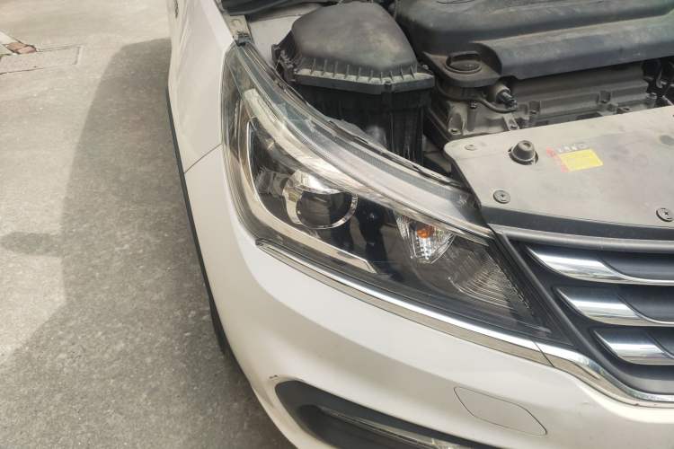 Used Baojun 310W 2017 1.5L Manual Luxury Version China VI Right Front Headlight