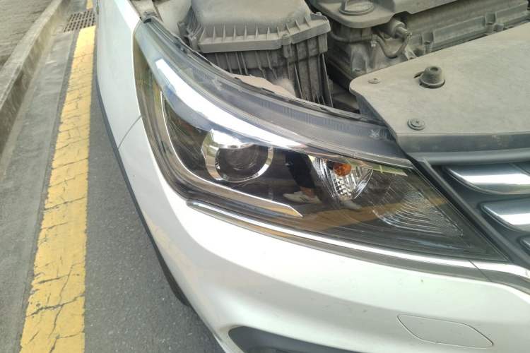 Used Baojun 310W 2017 1.5L Manual Luxury Edition China V Right Front Headlight