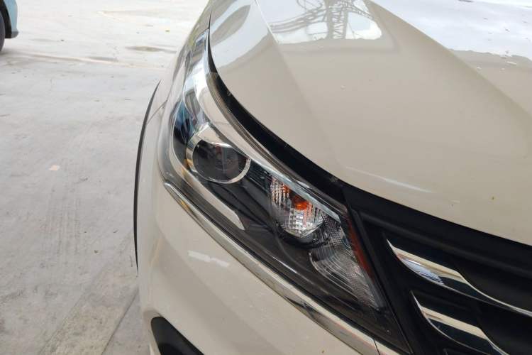 Used Baojun 310W 2017 1.5L Manual Fashion Model China V Right Front Headlight