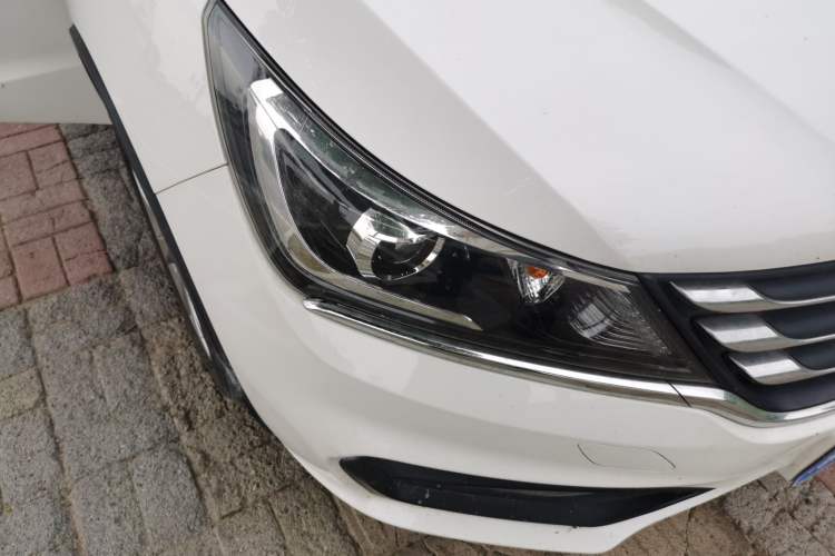 Used Baojun 310W 2017 1.5L Manual Fashion Model China V Right Front Headlight