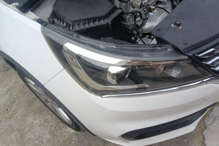 Used Baojun 310W 2017 1.5L Manual Fashion Model China V Right Front Headlight