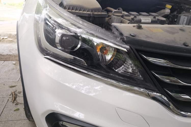 Used Baojun 310W 2017 1.5L Manual Comfort Version China VI Emission Standard Right Front Headlight