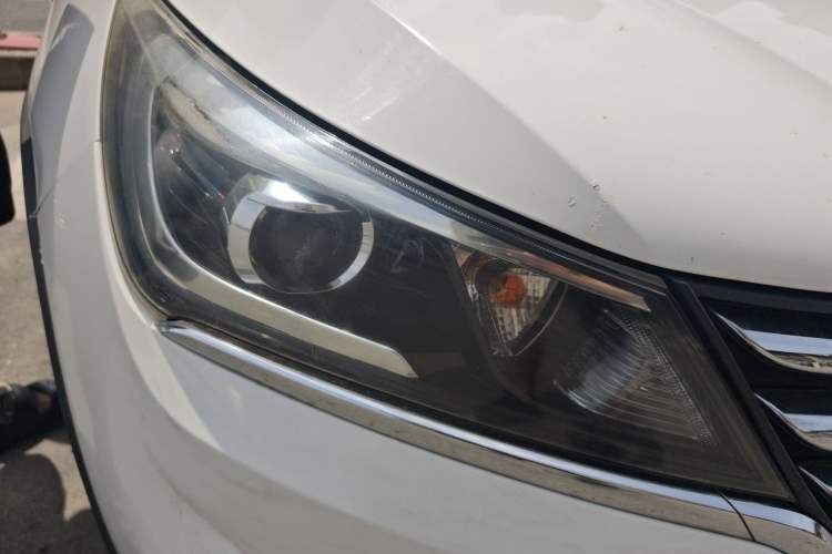 Used Baojun 310W 2017 1.5L Manual Fashion Model China V Right Front Headlight