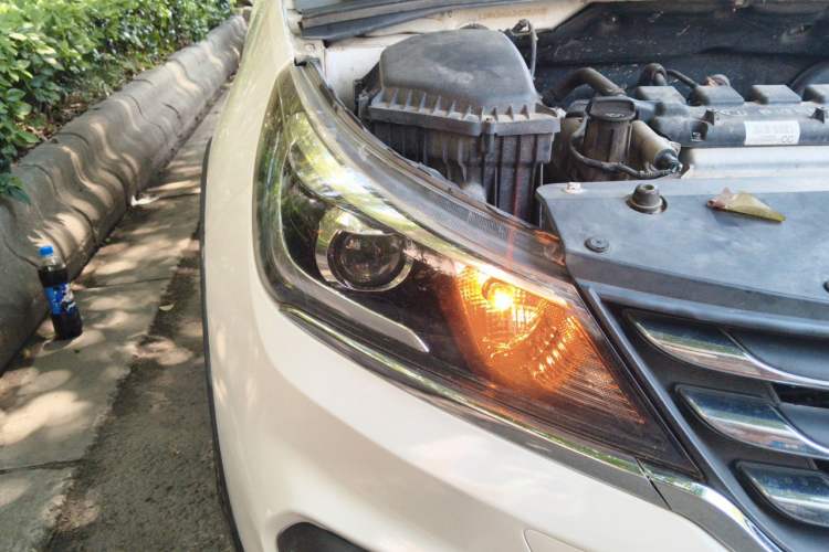 Used Baojun 310W 2017 1.5L Manual Fashion Model China V Right Front Headlight