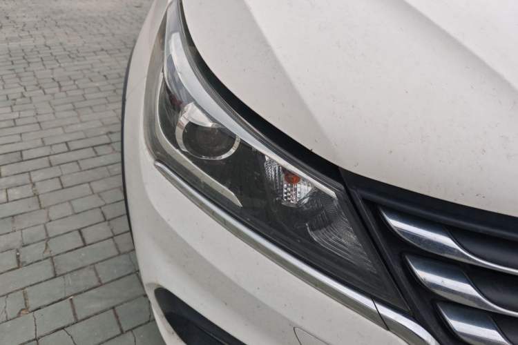 Used Baojun 310W 2017 1.5L Manual Fashion Model China V Right Front Headlight