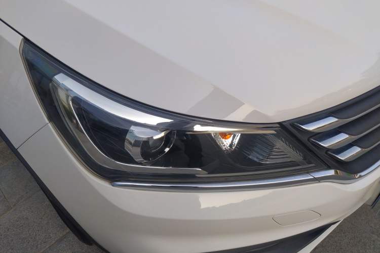 Used Baojun 310W 2017 1.5L Manual Fashion Edition China VI Right Front Headlight