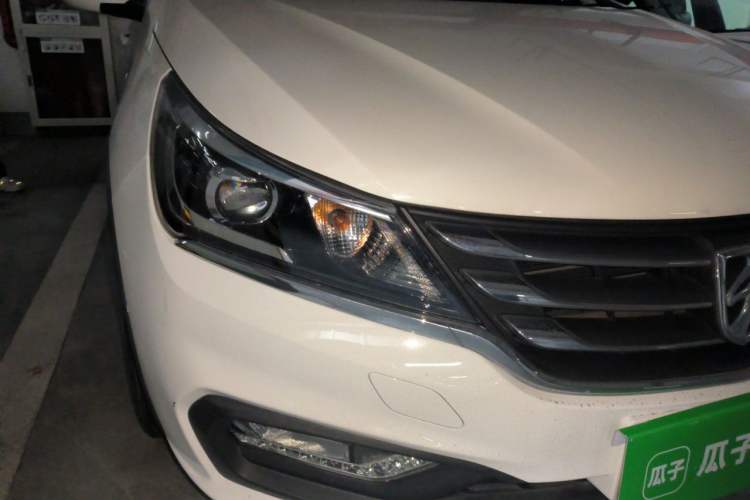 Used Baojun 310W 2017 1.5L Manual Luxury Edition China V Right Front Headlight