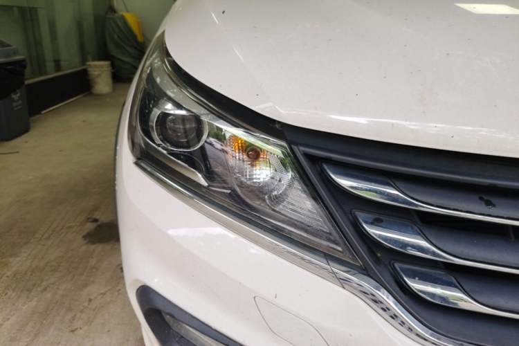 Used Baojun 310W 2017 1.5L Manual Fashion Model China V Right Front Headlight