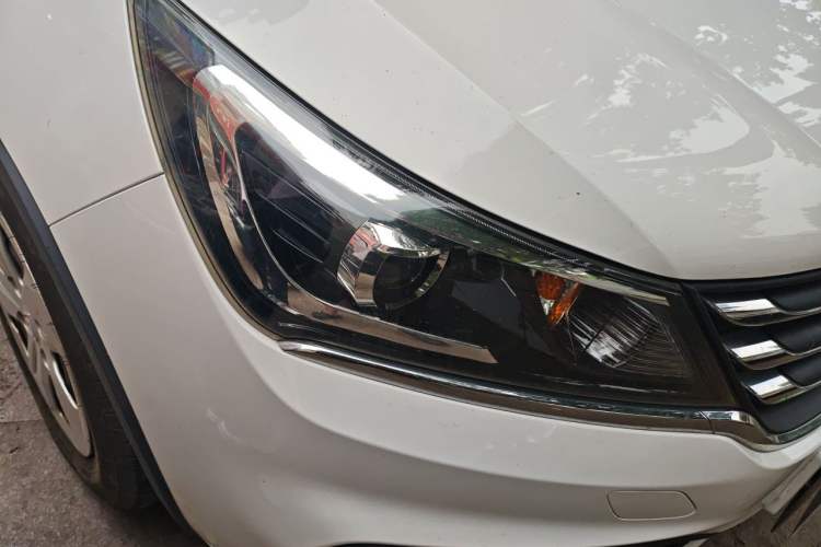 Used Baojun 310W 2017 1.5L Manual Comfort Version China V Right Front Headlight