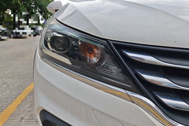 Used Baojun 310W 2017 1.5L Manual Fashion Model China V Right Front Headlight