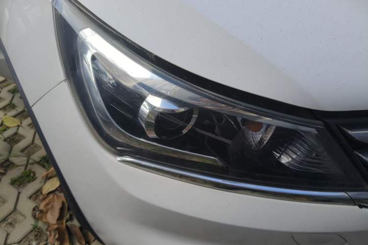 Used Baojun 310W 2017 1.5L Manual Fashion Model China V Right Front Headlight