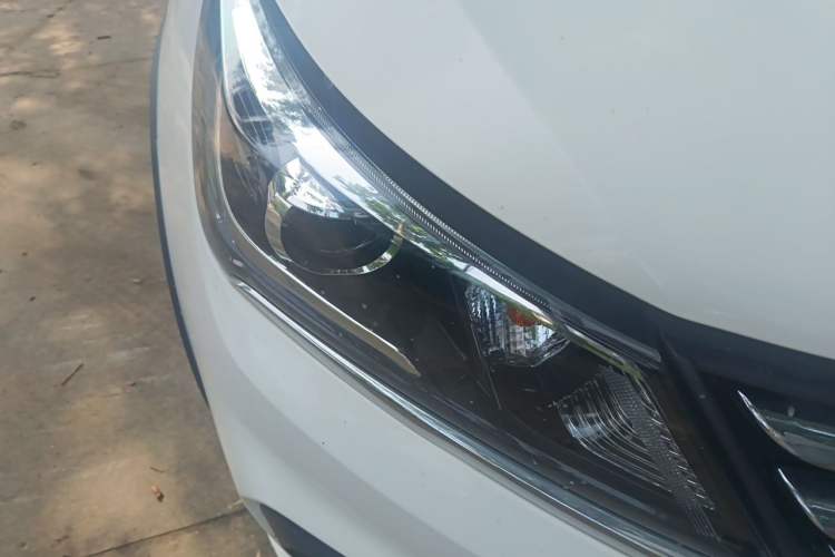 Used Baojun 310W 2017 1.5L Manual Comfort Version China VI Emission Standard Right Front Headlight