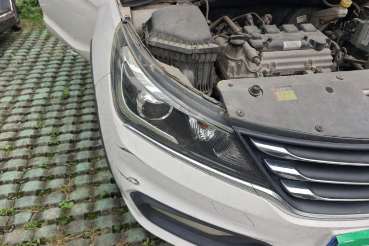 Used Baojun 310W 2017 1.5L Manual Fashion Model China V Right Front Headlight