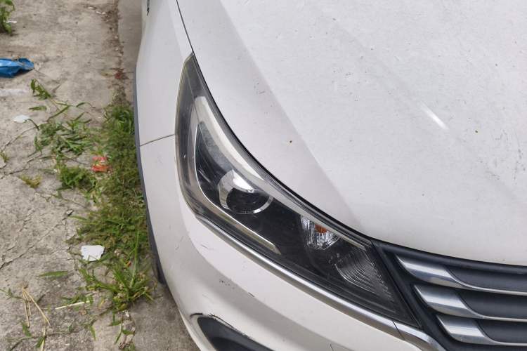 Used Baojun 310W 2017 1.5L Manual Fashion Model China V Right Front Headlight