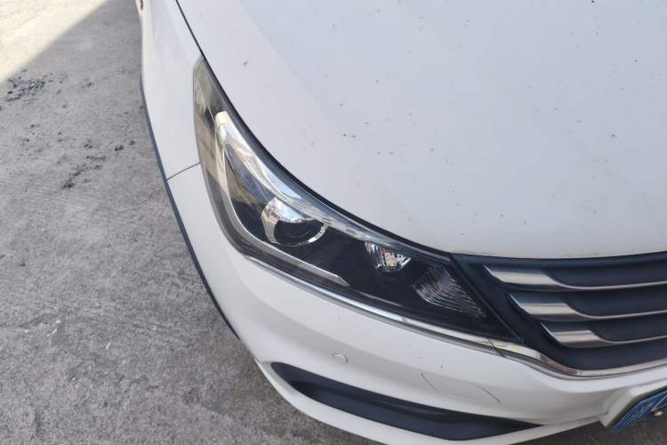 Used Baojun 310W 2017 1.5L Manual Fashion Model China V Right Front Headlight