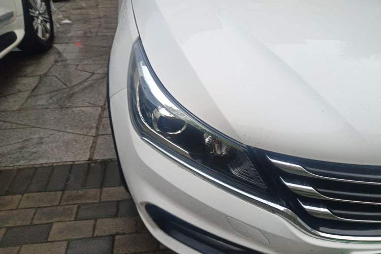 Used Baojun 310W 2017 1.5L Manual Fashion Model China V Right Front Headlight
