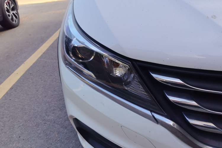 Used Baojun 310W 2017 1.5L Manual Comfort Version China VI Emission Standard Right Front Headlight