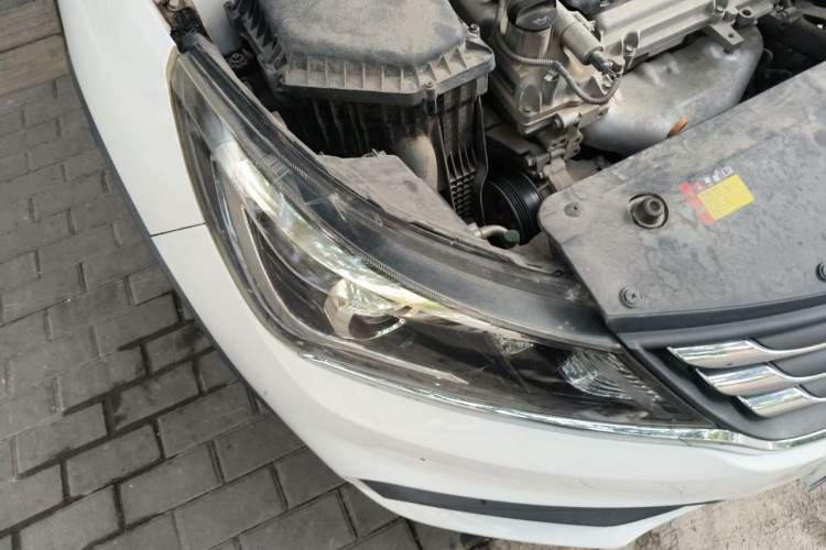 Used Baojun 310W 2017 1.5L Manual Fashion Model China V Right Front Headlight