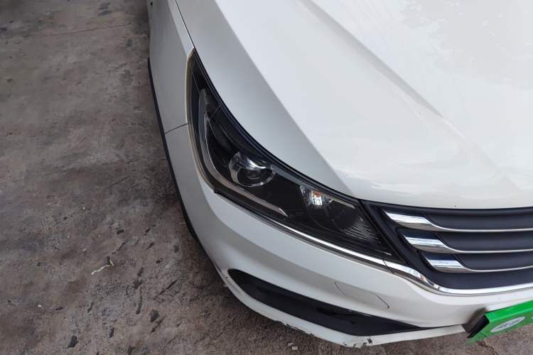 Used Baojun 310W 2017 1.5L Manual Fashion Model China V Right Front Headlight