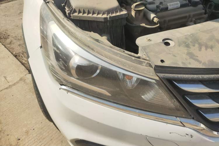 Used Baojun 310W 2017 1.5L Manual Fashion Model China V Right Front Headlight