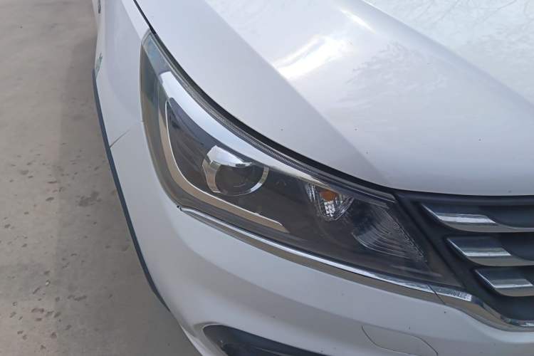 Used Baojun 310W 2017 1.5L Manual Fashion Model China V Right Front Headlight