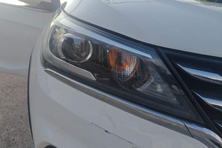 Used Baojun 310W 2017 1.5L Manual Fashion Model China V Right Front Headlight