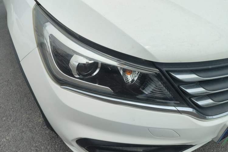 Used Baojun 310W 2017 1.5L Manual Fashion Model China V Right Front Headlight