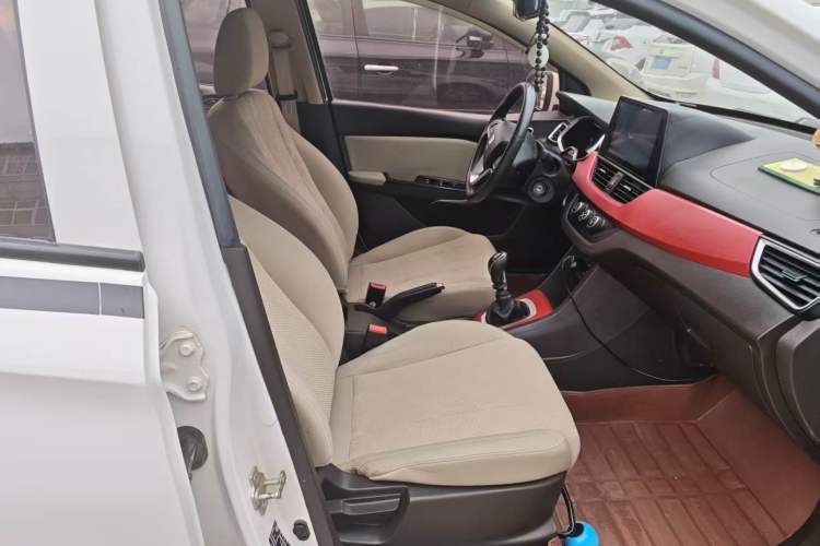 Used Baojun 310W 2017 1.5L Manual Comfort Version China V Right Front Seat