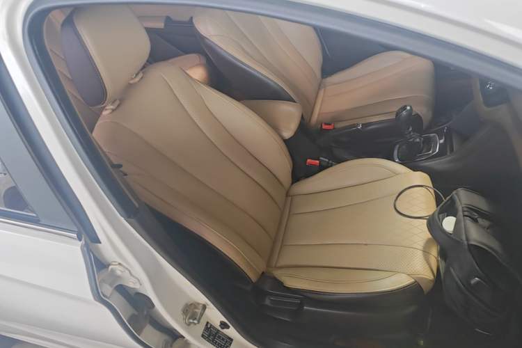 Used Baojun 310W 2017 1.5L Manual Fashion Model China V Right Front Seat