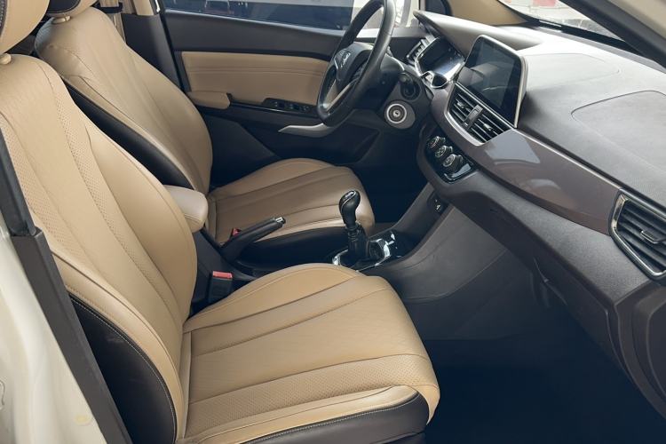Used Baojun 310W 2017 1.5L Manual Fashion Model China V Right Front Seat