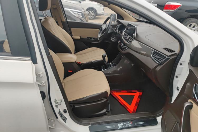 Used Baojun 310W 2017 1.5L Manual Fashion Model China V Right Front Seat